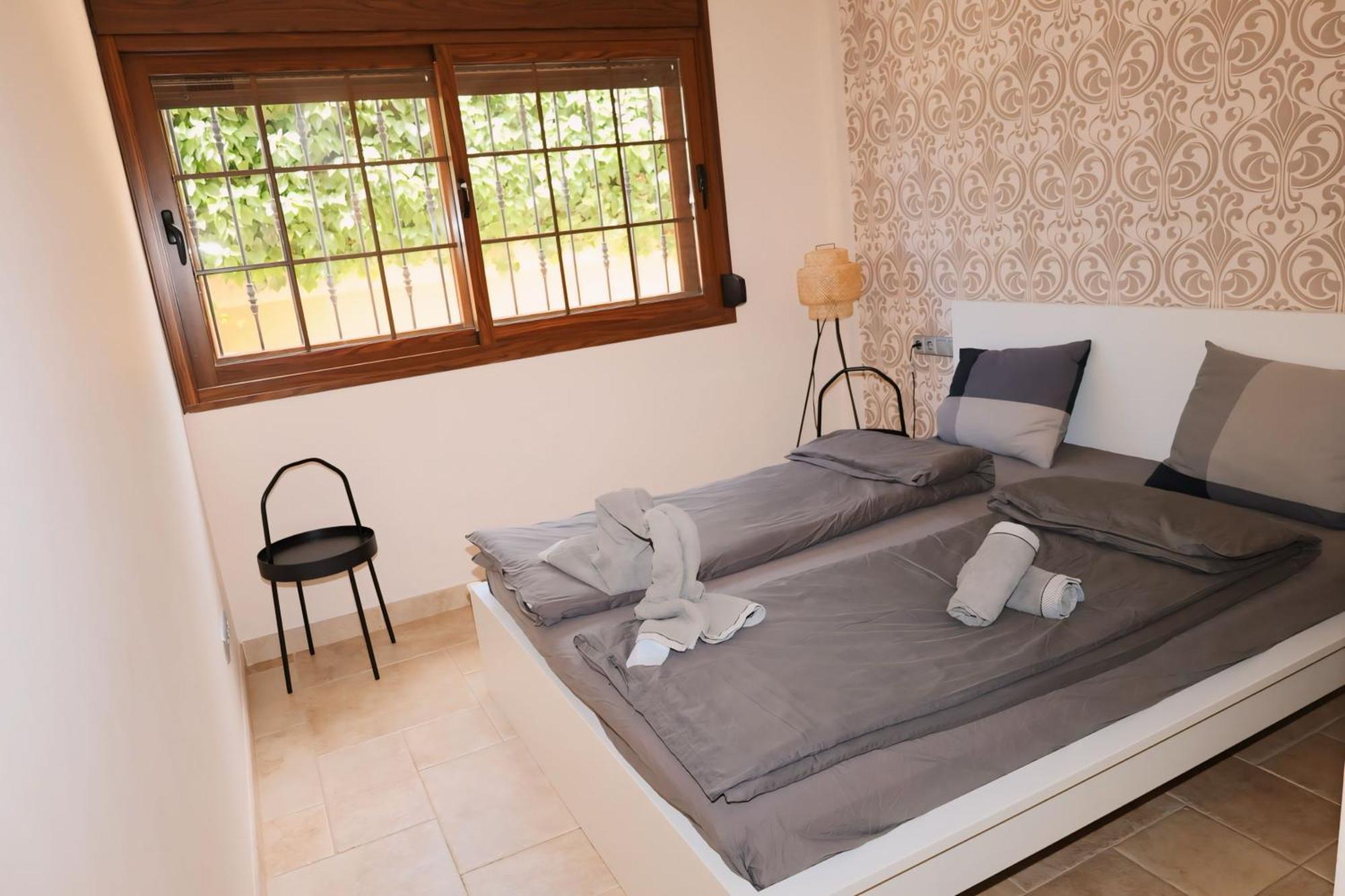 Precioso - Piscina- Garaje Privado- Jardin