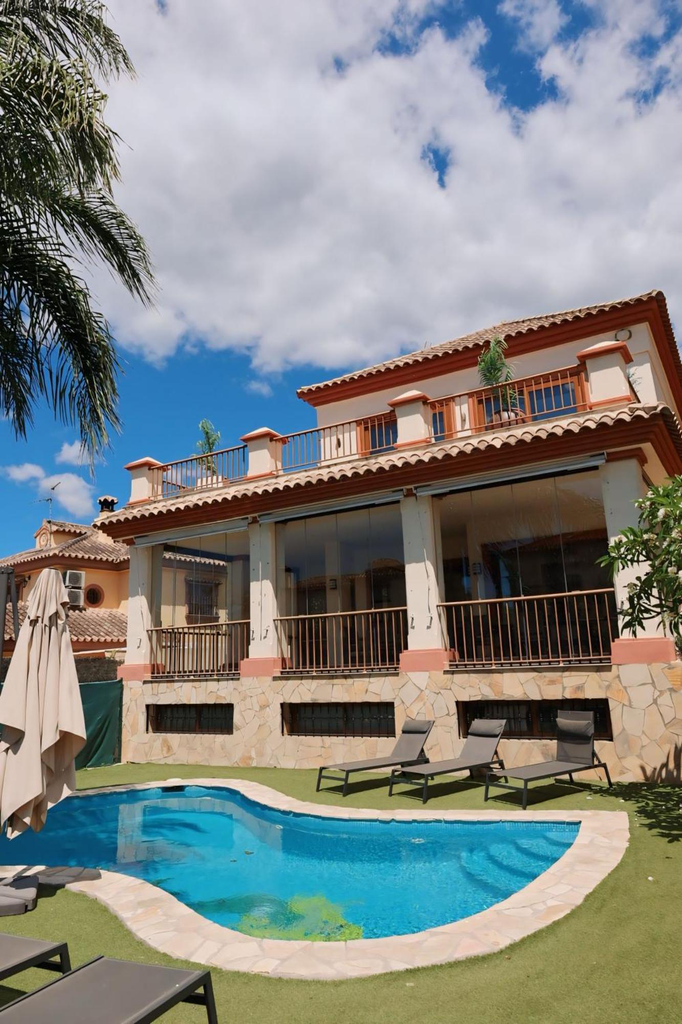 Precioso - Piscina- Garaje Privado- Jardin Marbella