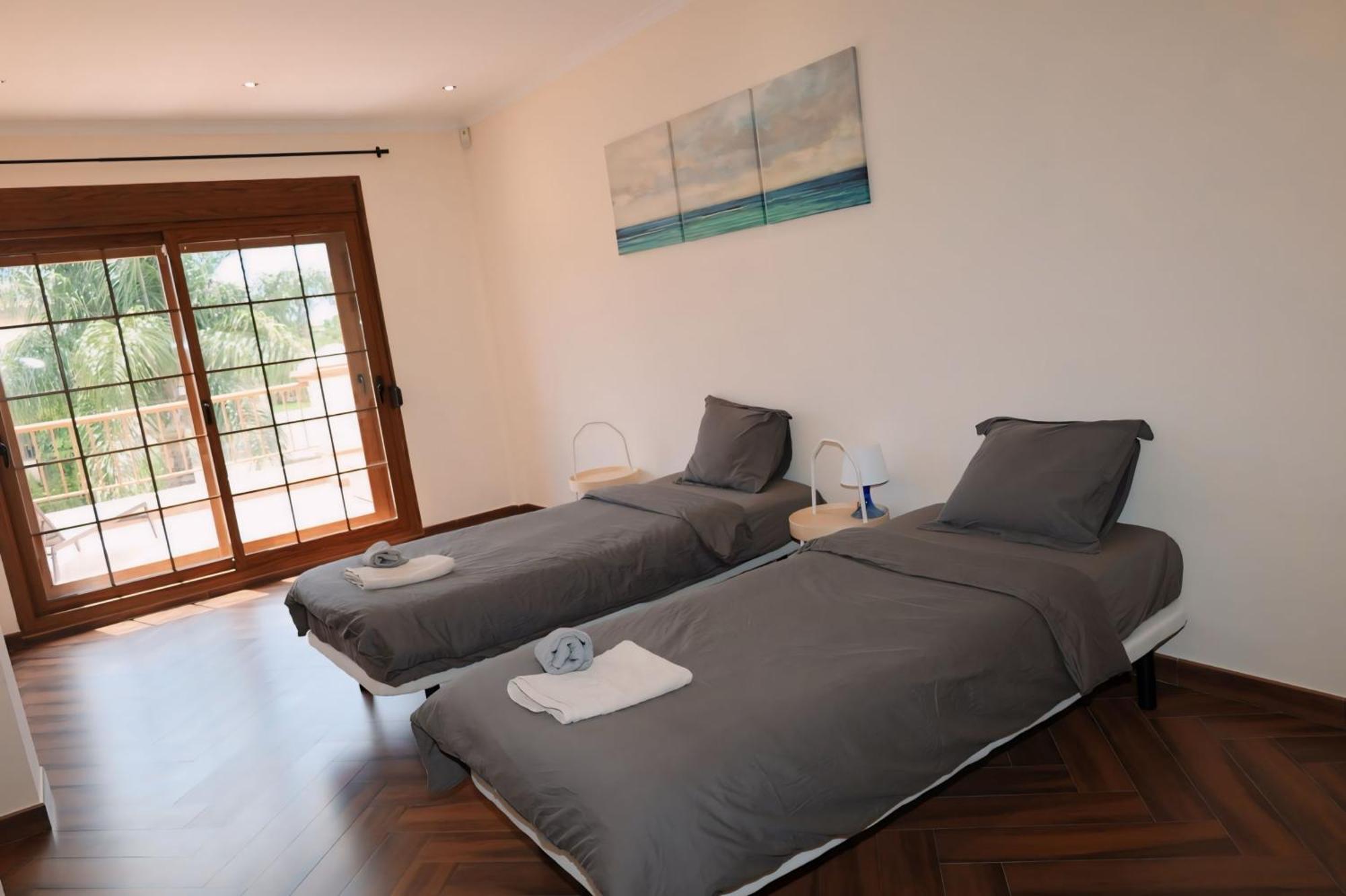 Precioso - Piscina- Garaje Privado- Jardin