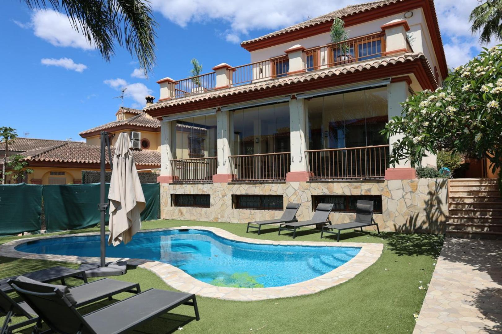 Precioso - Piscina- Garaje Privado- Jardin