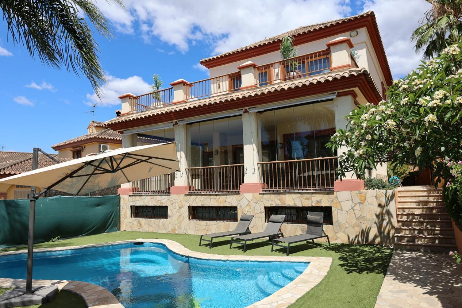 Holiday home Precioso - Piscina- Garaje Privado- Jardin
