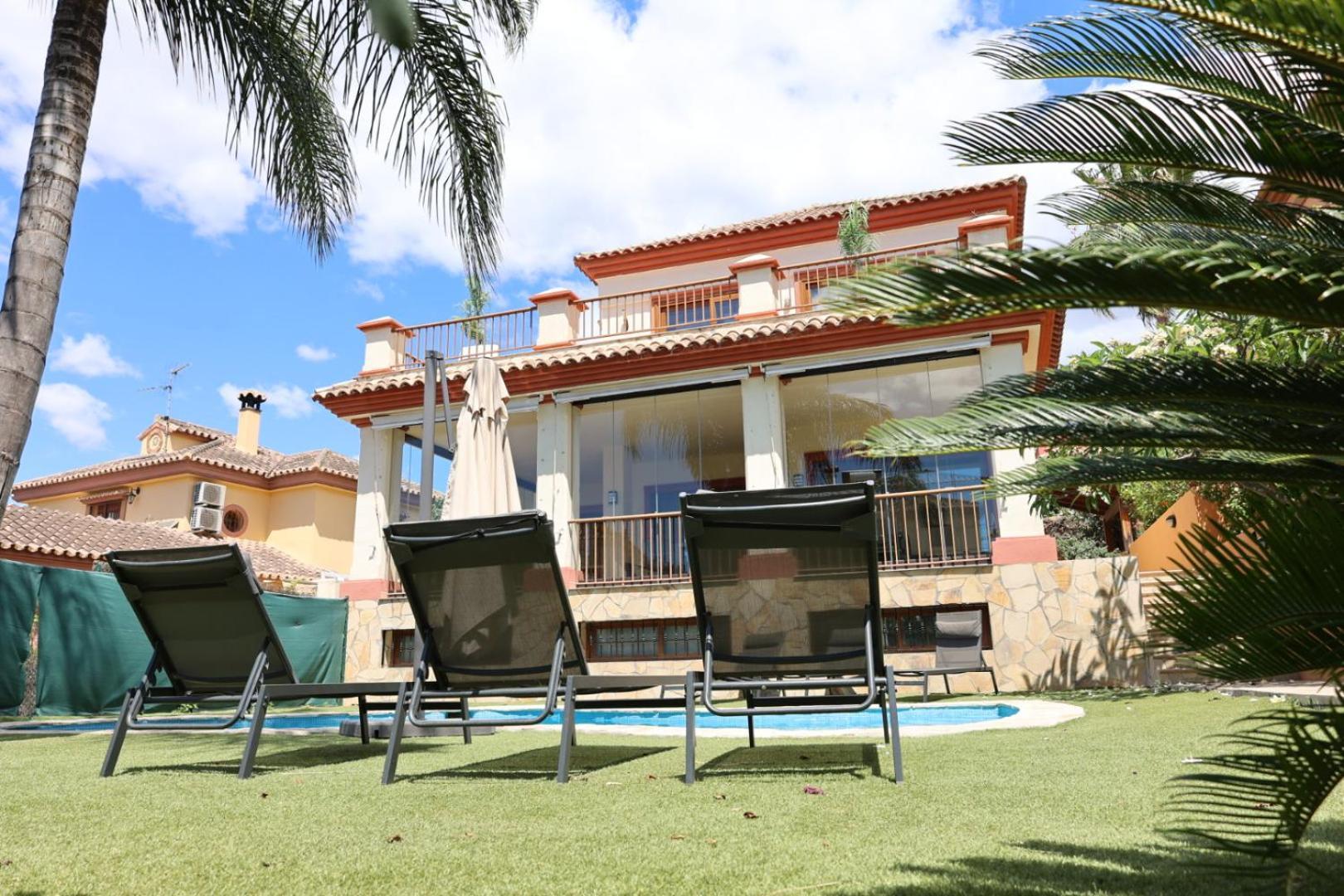 Precioso - Piscina- Garaje Privado- Jardin Holiday home